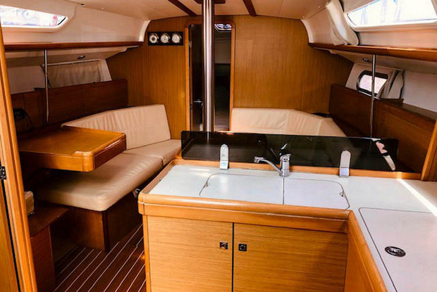 Sun Odyssey 36i Performance, Portisco