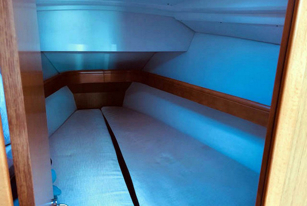 Sun Odyssey 36i Performance, Portisco