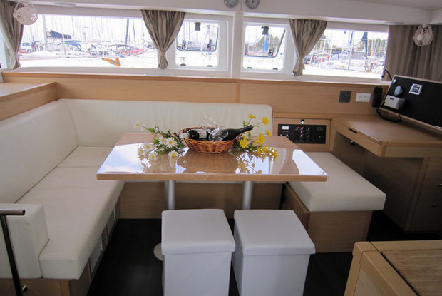 Lagoon 400 S2 - 4 + 2 cab., Alimos