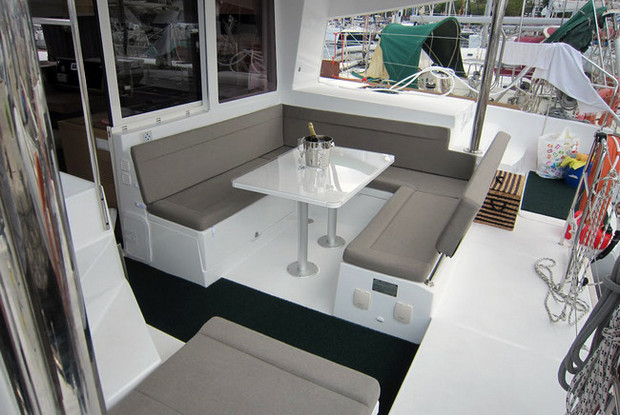 Lagoon 400 S2 - 4 + 2 cab., Alimos