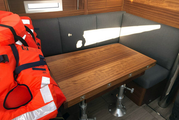 Elan Impression 40.1, Pula