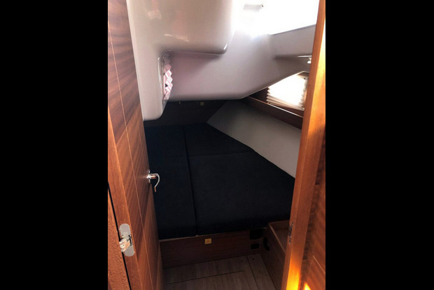 Elan Impression 40.1, Pula