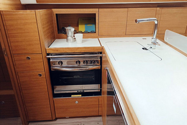 Elan Impression 40.1, Pula