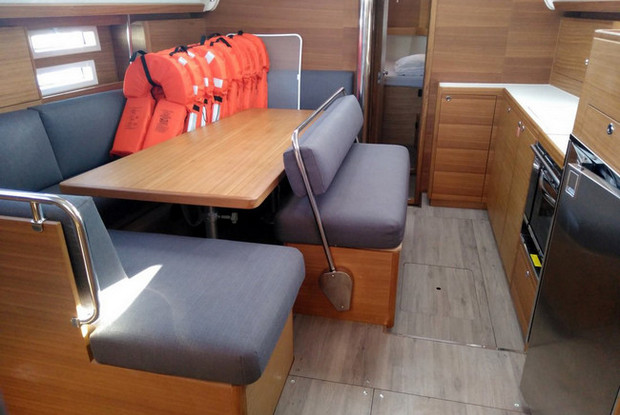 Elan Impression 45.1, Pula