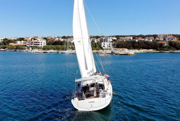 Oceanis 41.1, Pula