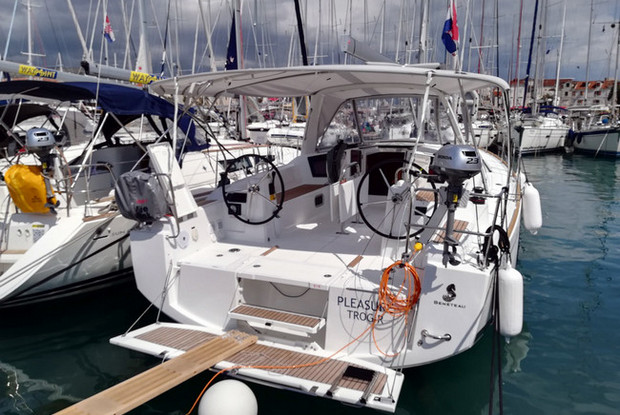 Oceanis 38.1, Trogir