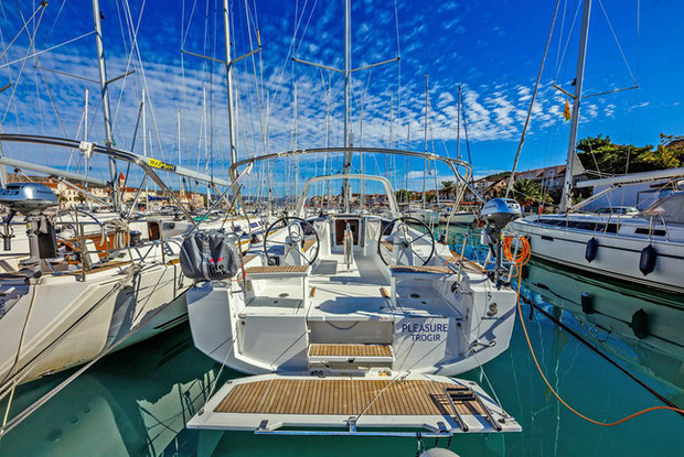Oceanis 38.1, Trogir