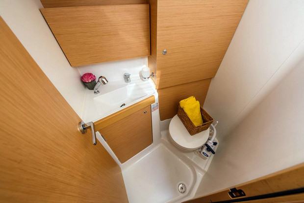 Oceanis 38.1, Trogir