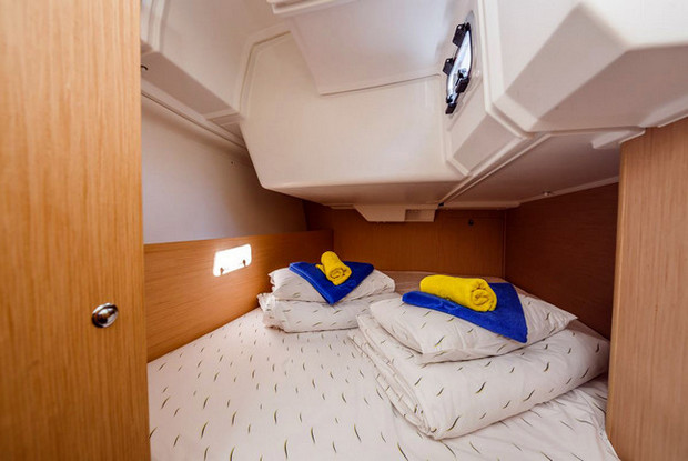 Oceanis 38.1, Trogir