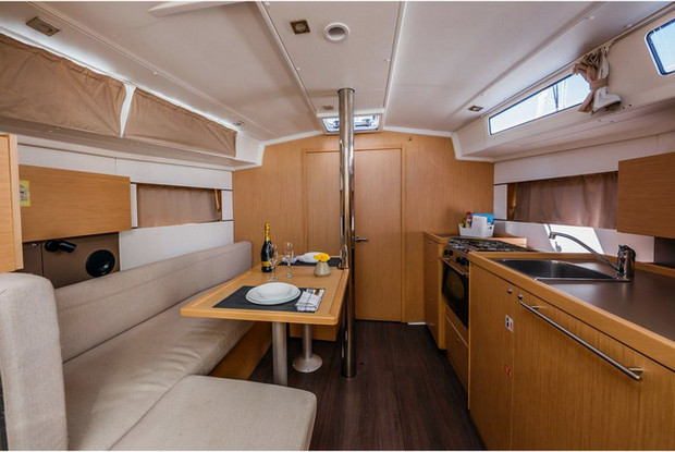 Oceanis 38.1, Trogir