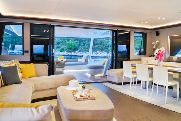 Lagoon Seventy 7, Split