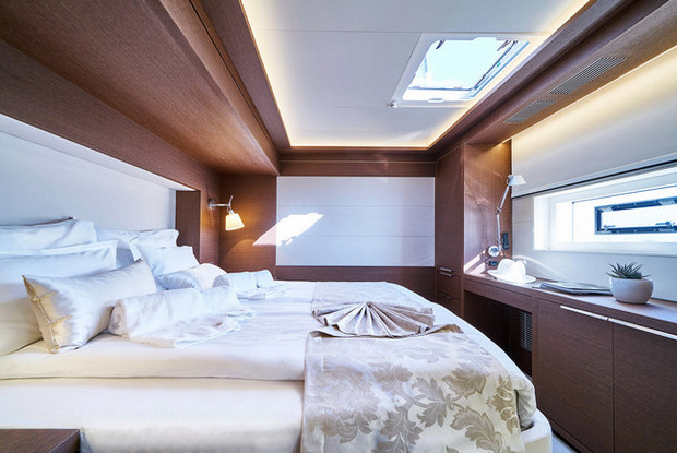 Lagoon Seventy 7, Split