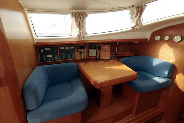 Sun Odyssey 43DS, Betina