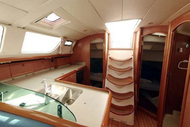 Sun Odyssey 43DS, Betina