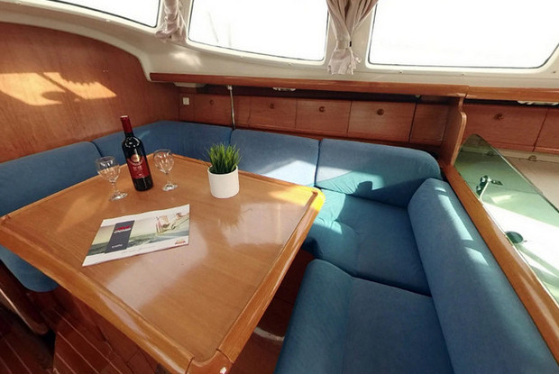 Sun Odyssey 43DS, Betina