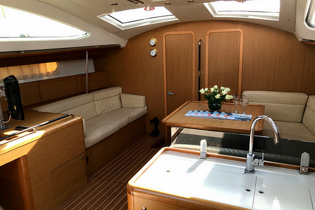 Sun Odyssey 50DS, Betina