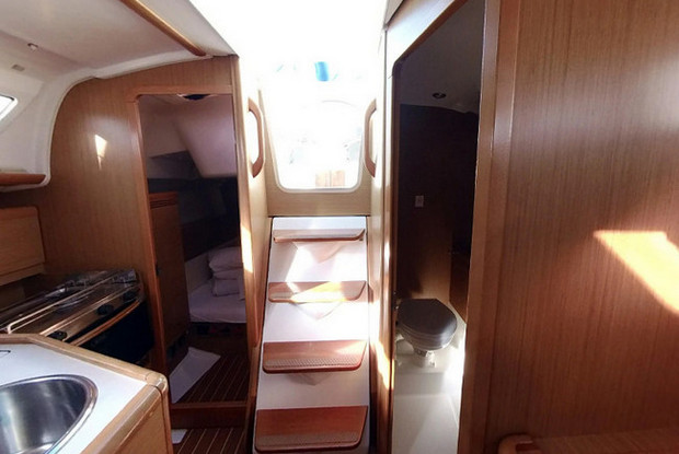 Sun Odyssey 30i, Betina