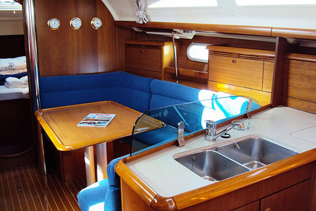 Sun Odyssey 37, Betina