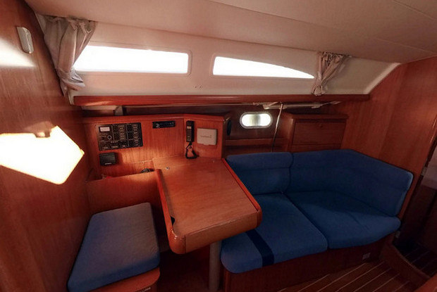 Sun Odyssey 37, Betina