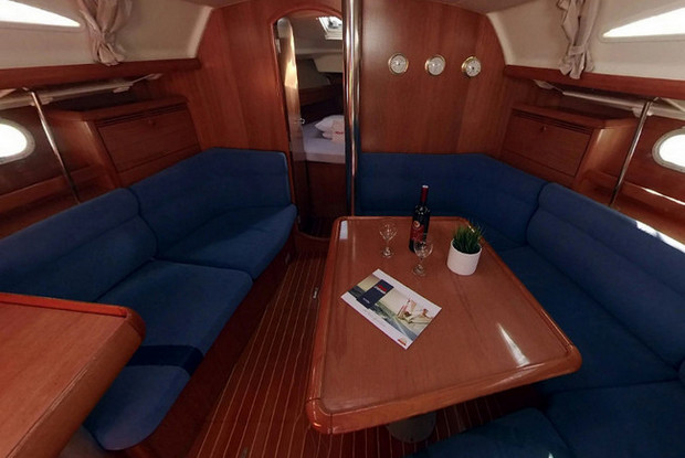 Sun Odyssey 37, Betina