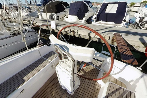 Sun Odyssey 32i, Betina