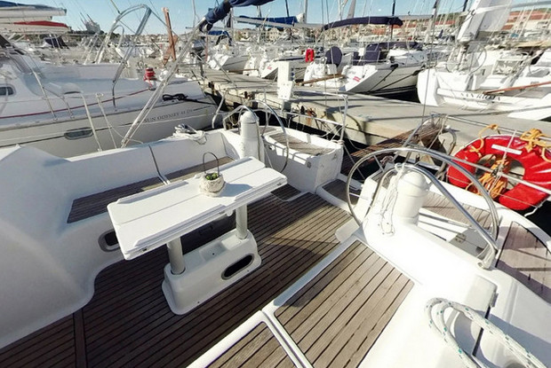 Sun Odyssey 40, Betina