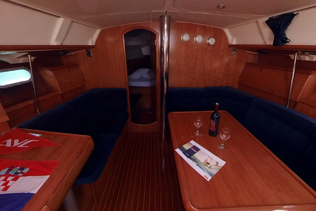 Sun Odyssey 40, Betina