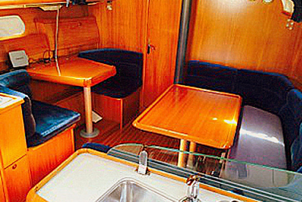 Sun Odyssey 40, Betina