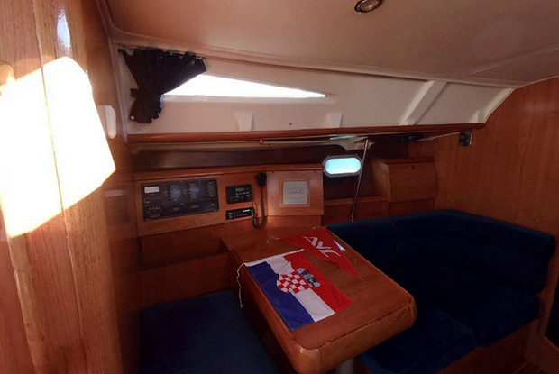 Sun Odyssey 40, Betina