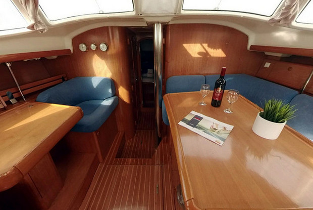 Sun Odyssey 43DS, Betina