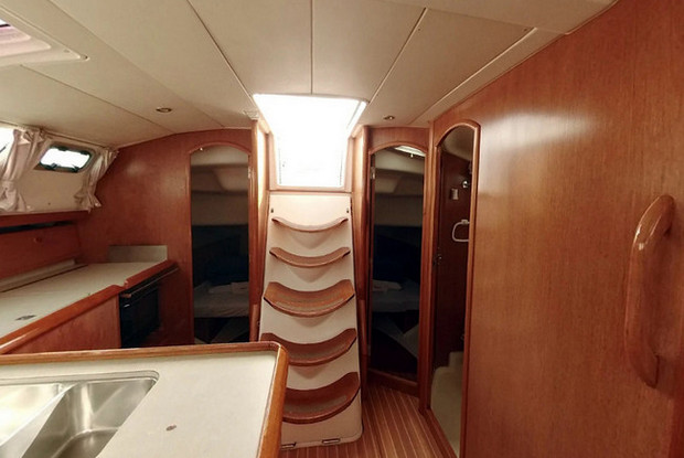 Sun Odyssey 43DS, Betina