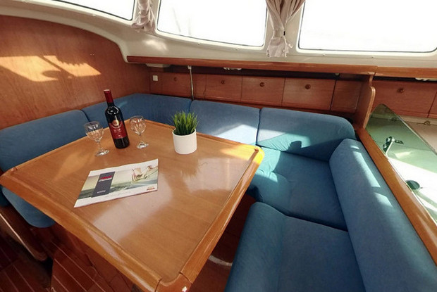 Sun Odyssey 43DS, Betina