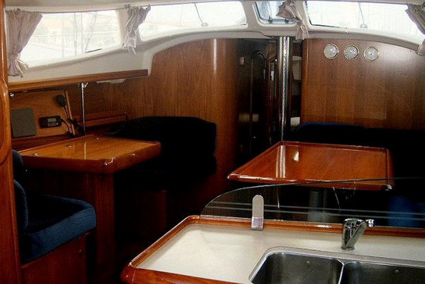 Sun Odyssey 43DS, Betina