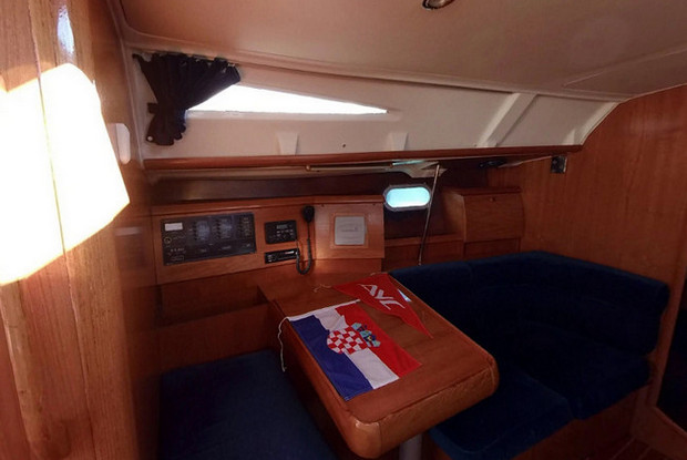 Sun Odyssey 40, Betina