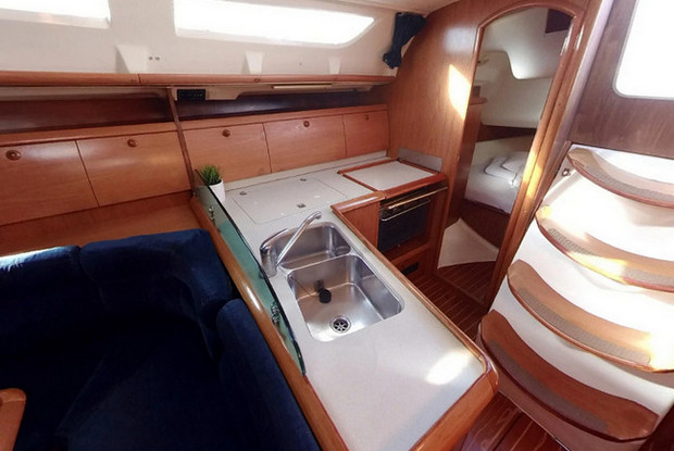 Sun Odyssey 40, Betina