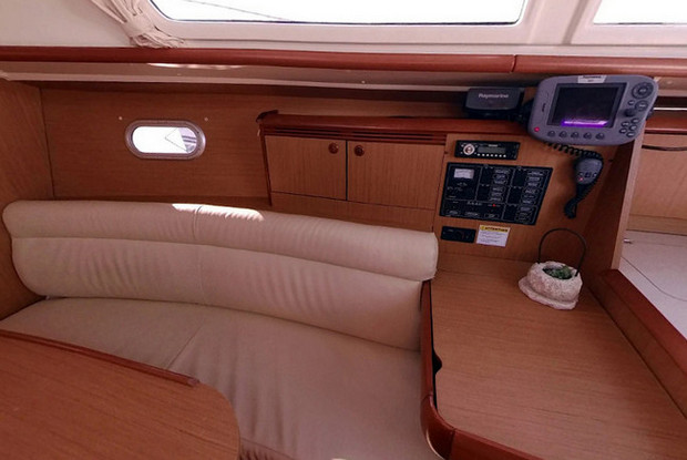 Sun Odyssey 32i, Betina