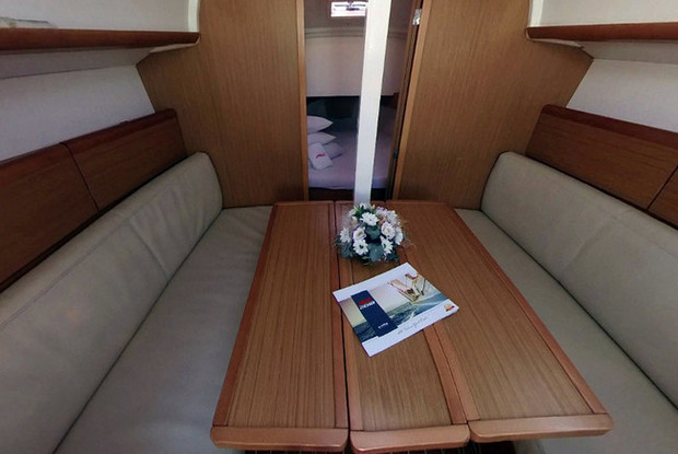 Sun Odyssey 30i, Betina