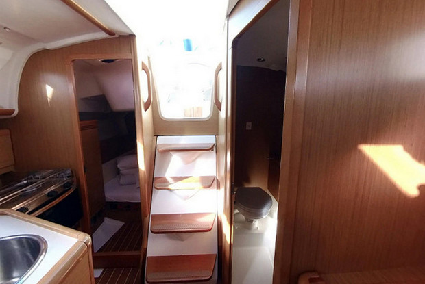Sun Odyssey 30i, Betina
