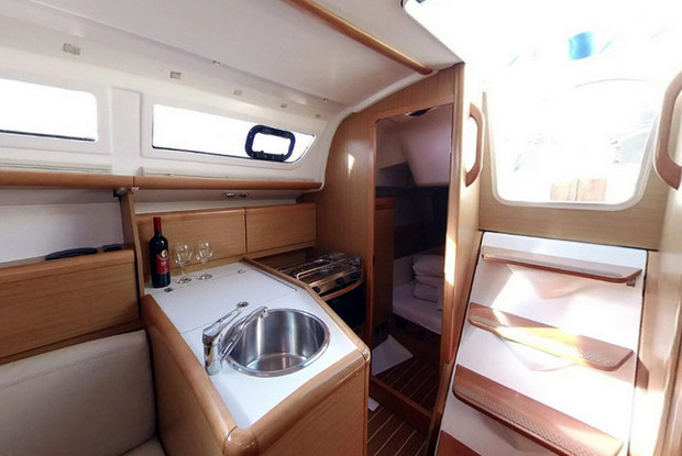 Sun Odyssey 30i, Betina