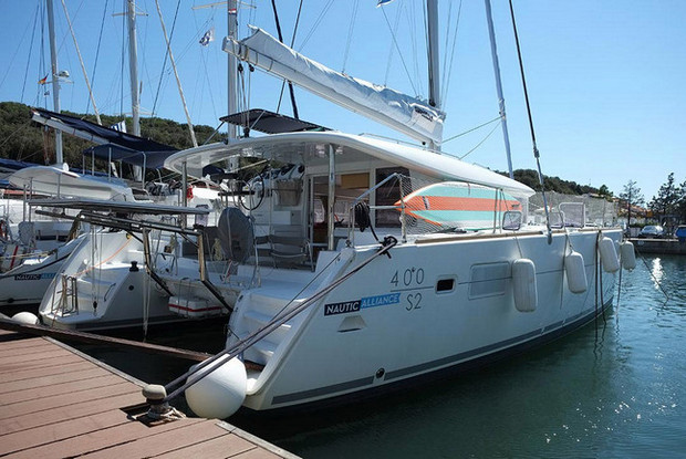 Lagoon 400 S2 - 4 + 2 cab., Pula