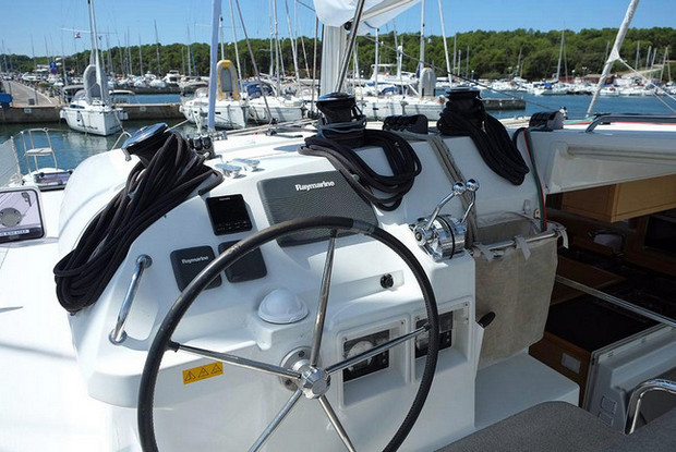 Lagoon 400 S2 - 4 + 2 cab., Pula