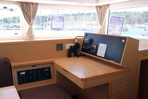 Lagoon 400 S2 - 4 + 2 cab., Pula