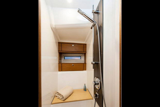 Bavaria Cruiser 56 - 5 + 1 cab., Alimos