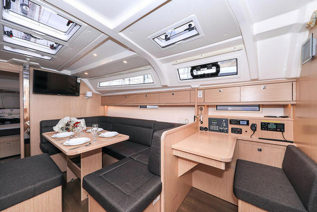 Bavaria Cruiser 41 - 3 cab., Murter