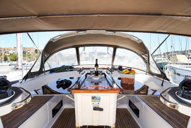 Bavaria Cruiser 56 - 5 + 1 cab., Pula