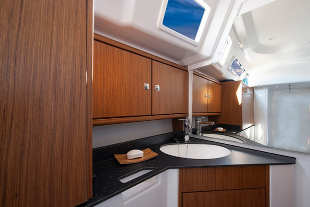 Bavaria Cruiser 33, Jezera