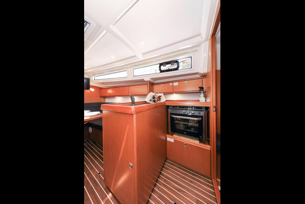 Bavaria Cruiser 34, Jezera