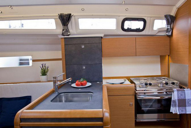 Sun Odyssey 349, Pula