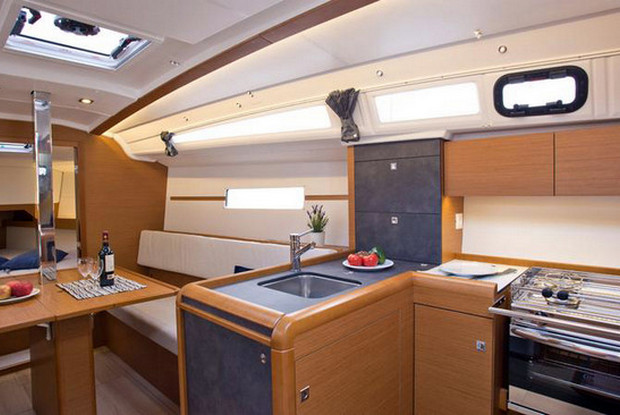 Sun Odyssey 349, Pula