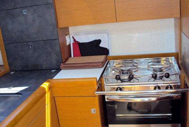 Sun Odyssey 349, Pula